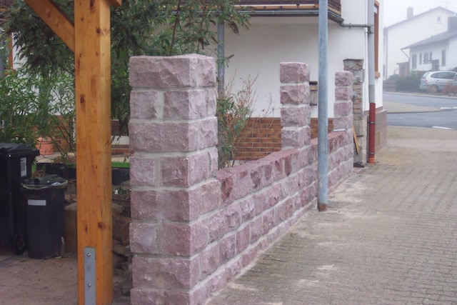 Natursteinmauer Rot